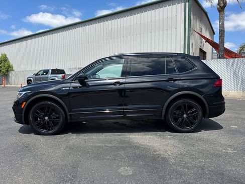 Used 2022 Volkswagen Tiguan SE R-Line AWD/4WD image 4