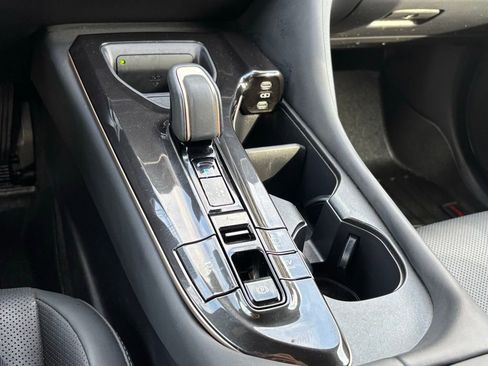 Used 2024 Toyota Crown Limited image 23