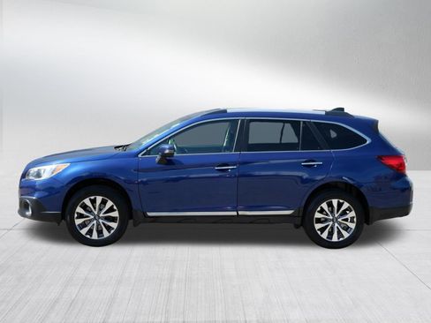 Used 2017 Subaru Outback 2.5i Touring AWD/4WD image 4