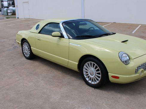 Used 2005 Ford Thunderbird RWD image 26