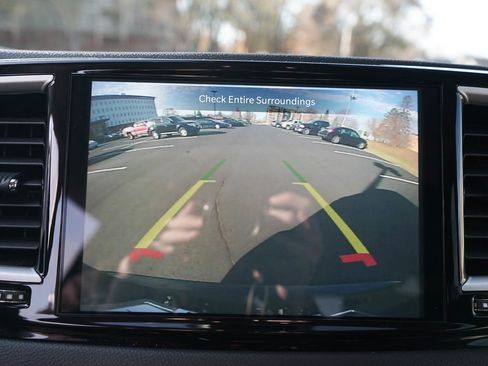 Used 2024 Chrysler Pacifica Touring-L image 14