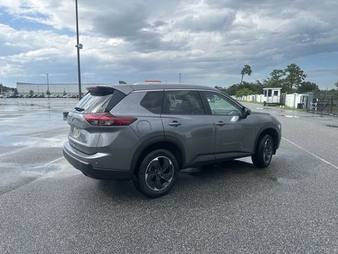 Used 2025 Nissan Rogue SV image 5