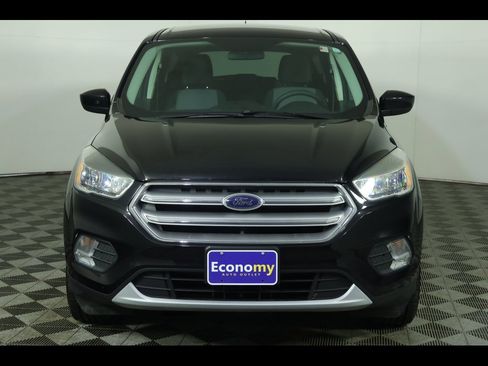 Used 2017 Ford Escape SE image 9