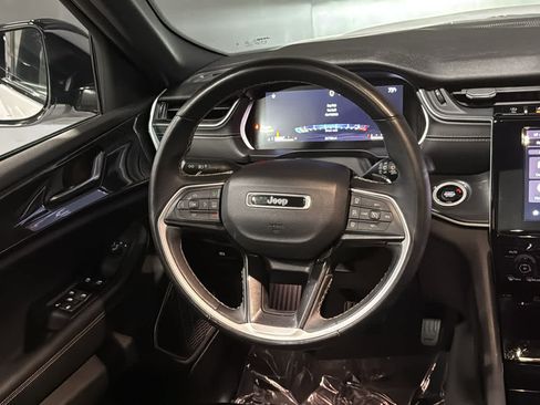 Used 2022 Jeep Grand Cherokee Altitude AWD/4WD image 26