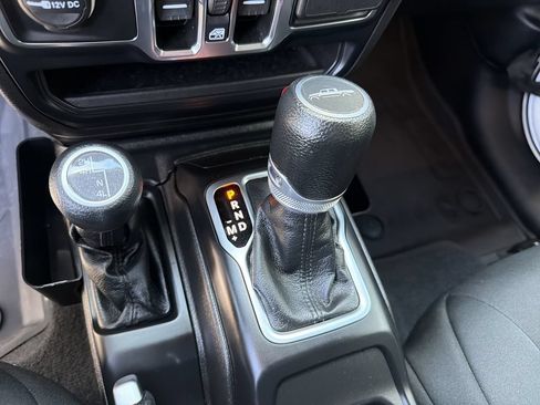 Used 2023 Jeep Gladiator Sport AWD/4WD image 22