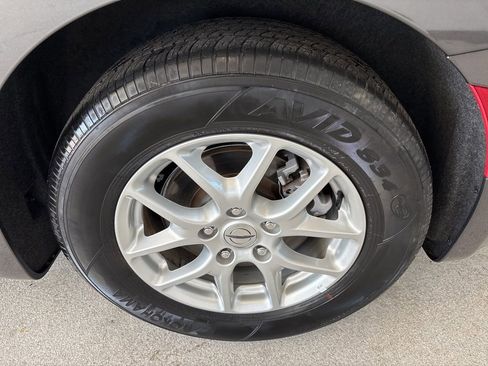 Used 2023 Chrysler Pacifica Touring-L image 19