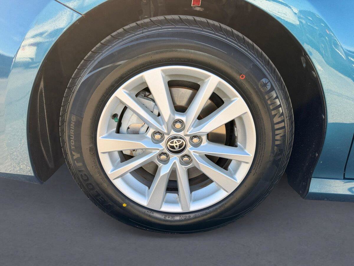 Used 2025 Toyota Camry LE FWD image 14