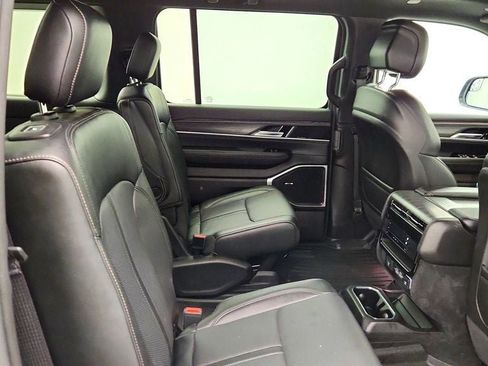 Used 2023 Jeep Wagoneer Series II w/ Premium Group I AWD/4WD image 24