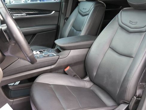 Used 2023 Cadillac XT6 Premium Luxury w/ Technology Package image 13