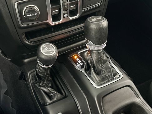 Used 2023 Jeep Wrangler Willys image 17