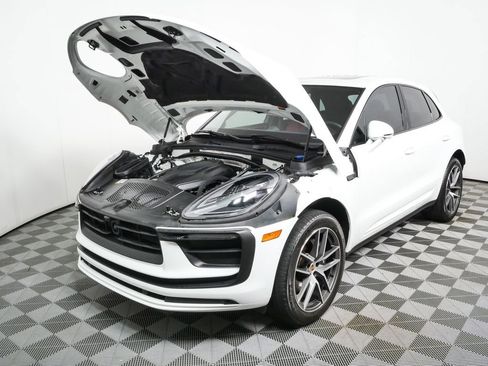 Used 2023 Porsche Macan AWD/4WD image 37