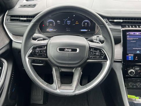 Used 2022 Jeep Grand Cherokee Overland w/ Luxury Tech Group IV image 24