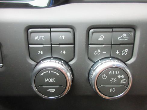 New 2026 GMC Sierra 2500 AT4 w/ AT4 Premium Plus Package AWD/4WD image 17