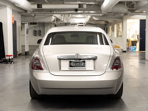 Used 2022 Rolls-Royce Ghost w/ Ghost Package image 4