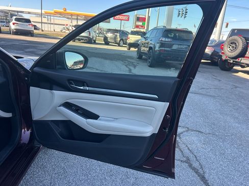 Used 2023 Nissan Altima 2.5 SV image 18