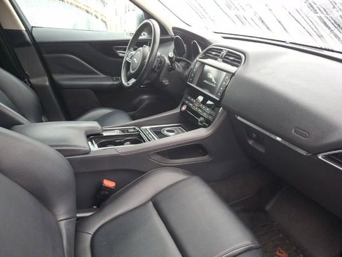 Used 2018 Jaguar F-PACE Premium image 12