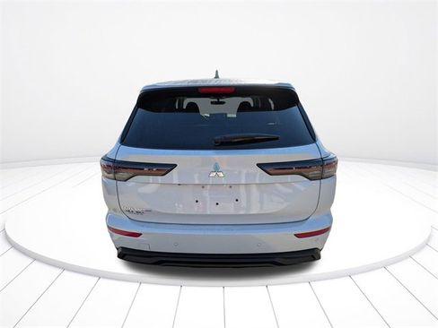 New 2025 Mitsubishi Outlander ES image 5