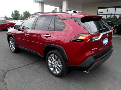Used 2019 Toyota RAV4 Limited image 3