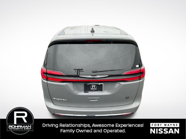 Used 2023 Chrysler Pacifica Touring-L FWD image 31