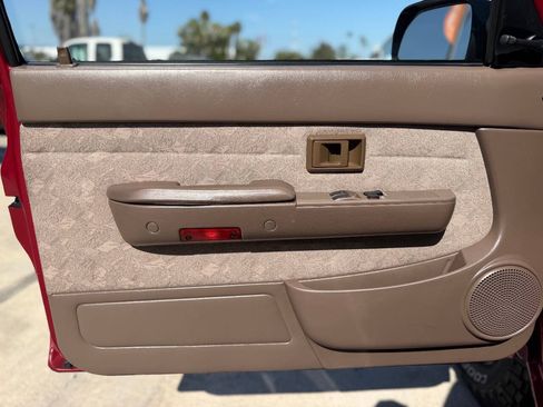 Used 2000 Toyota Tacoma PreRunner w/ Value Pkg RWD image 18