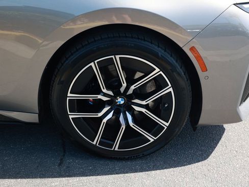 Used 2023 BMW 740i w/ Luxury Rear Seating Package RWD image 8