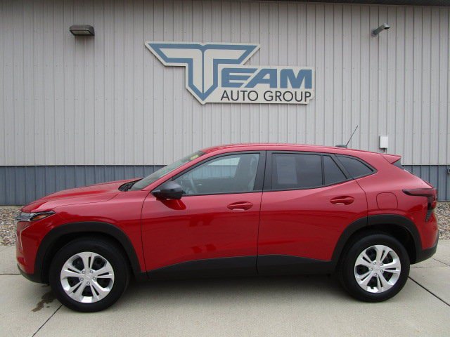 Used 2026 Chevrolet Trax LS FWD image 4