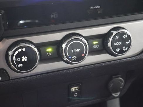 Used 2017 Toyota Tacoma SR5 w/ Tow Package AWD/4WD image 24