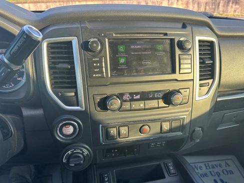 Used 2019 Nissan Titan SV w/ SV Convenience Package image 10