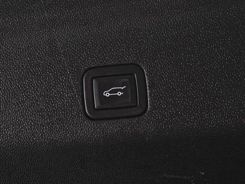 Used 2023 GMC Yukon AT4 AWD/4WD image 19