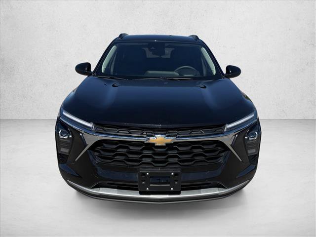Used 2025 Chevrolet Trax LT FWD image 2