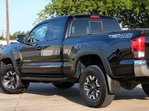 Used 2016 Toyota Tacoma TRD Off-Road AWD/4WD image 33
