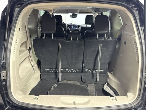 Used 2024 Chrysler Pacifica Touring-L FWD image 38