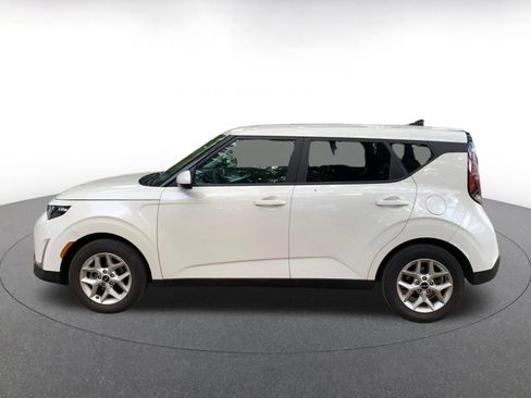 Used 2025 Kia Soul LX w/ LX Technology Package image 4
