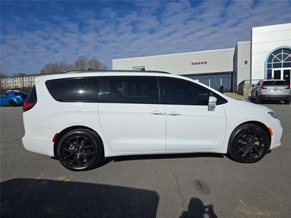 Used 2022 Chrysler Pacifica Touring-L w/ S Appearance Package