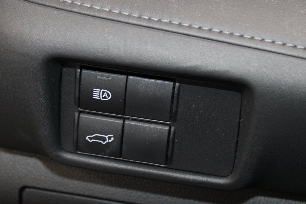 Used 2020 Toyota Highlander XLE FWD image 28