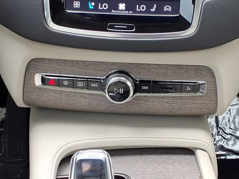 Certified 2023 Volvo XC90 B6 Ultimate w/ Protection Package AWD/4WD image 20