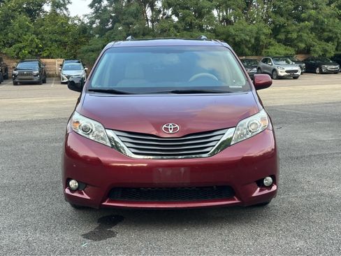 Used 2014 Toyota Sienna XLE AWD/4WD image 2