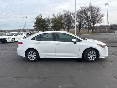 Used 2023 Toyota Corolla LE image 9