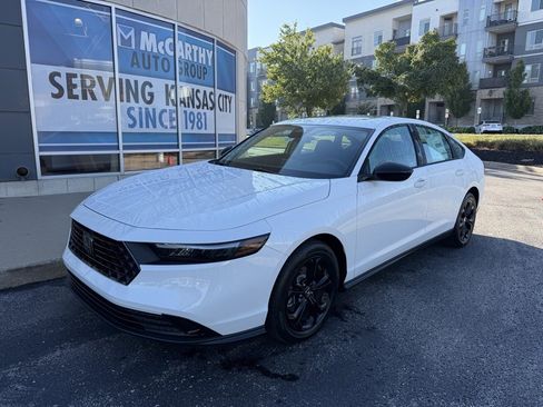 New 2025 Honda Accord SE image 1