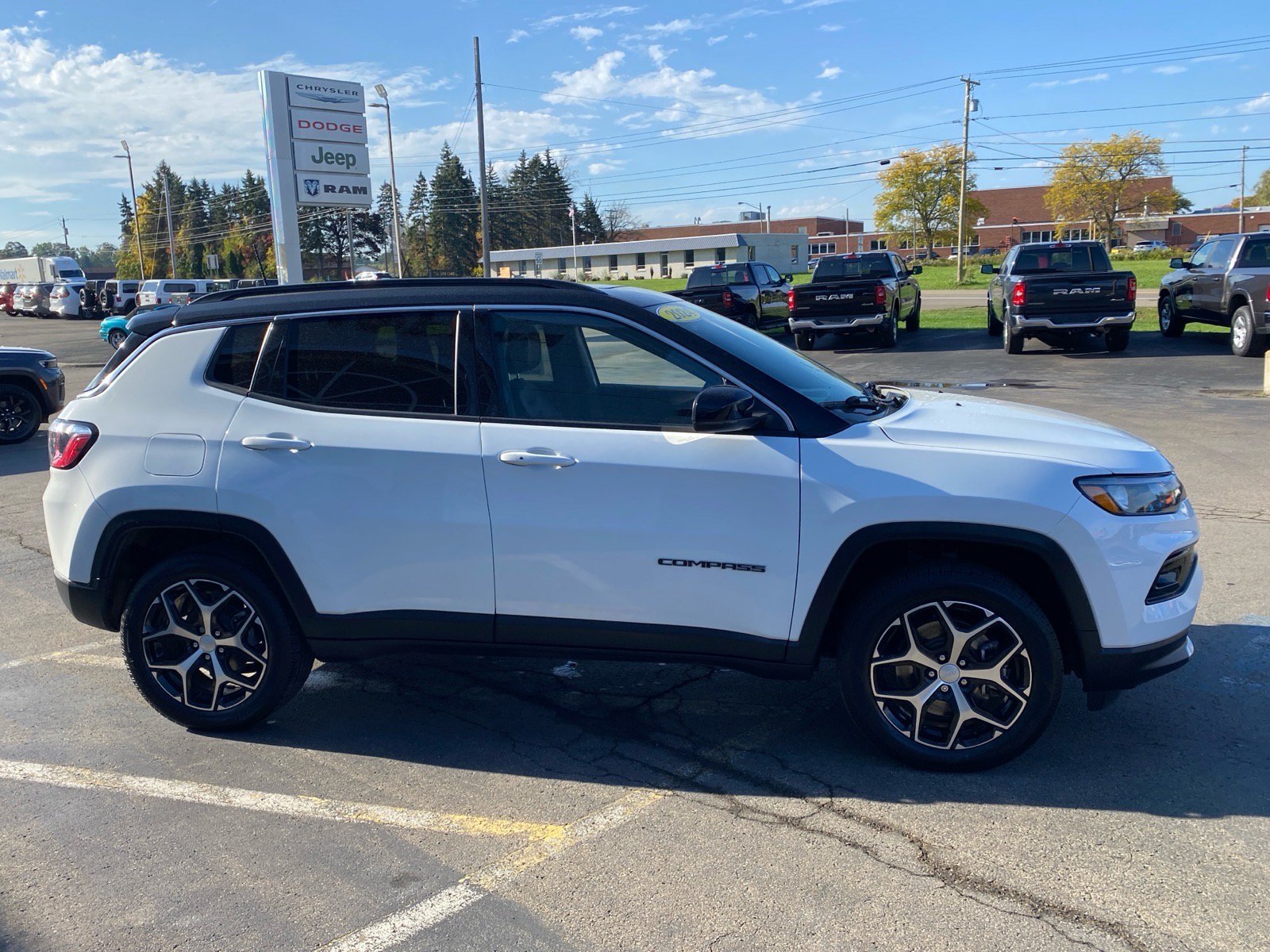 Used 2024 Jeep Compass Limited w/ Sun and Sound Group AWD/4WD image 6