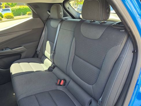 Used 2022 Chevrolet Bolt EUV LT w/ Comfort Package FWD image 17