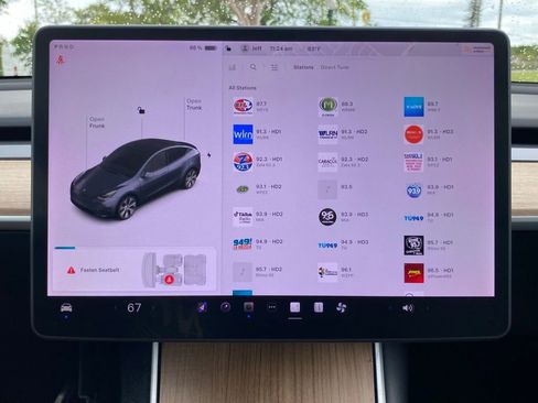 Used 2021 Tesla Model Y Long Range AWD/4WD image 27
