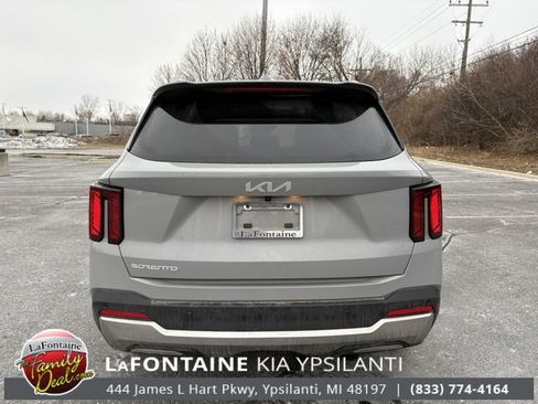 Certified 2025 Kia Sorento S w/ Panoramic Sunroof Package image 4