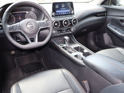 Used 2025 Nissan Sentra SR w/ SR Premium Package FWD image 5