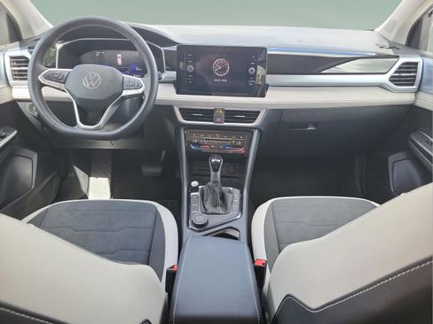 Used 2025 Volkswagen Taos SE AWD/4WD image 24