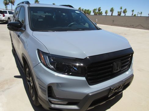 Used 2024 Honda Passport Black Edition image 2