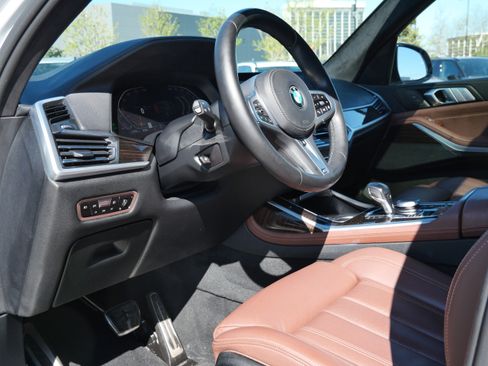 Used 2021 BMW X7 xDrive40i w/ M Sport Package AWD/4WD image 11