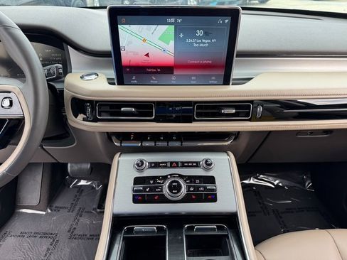 Used 2022 Lincoln Aviator AWD w/ Premium Package image 27