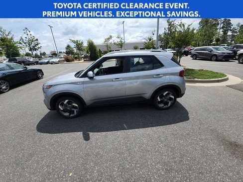 Certified 2024 Hyundai Venue SEL FWD image 8