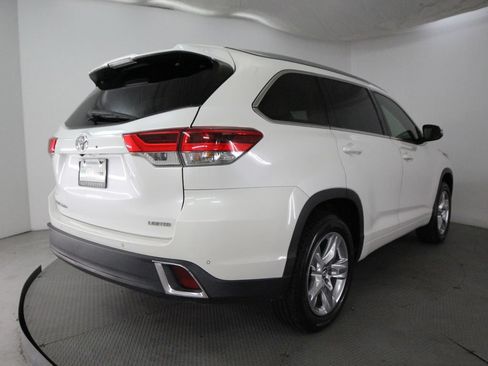 Used 2018 Toyota Highlander Limited FWD image 9